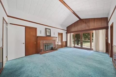 Living - 2930 Robinson, Jackson, MI 49203 photo 4 of 8