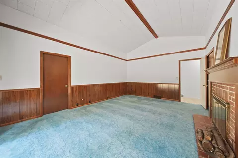 Living - 2930 Robinson, Jackson, MI 49203 photo 5 of 8