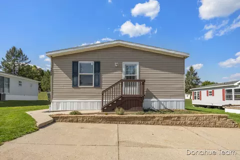 1475 Red Oak, Belmont, MI 49306