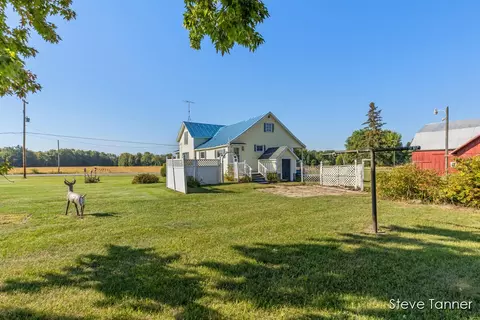 Exterior - 5394 W Stanton, Stanton, MI 48888 photo 5 of 10