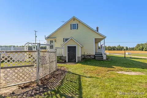 Exterior - 5394 W Stanton, Stanton, MI 48888 photo 4 of 10