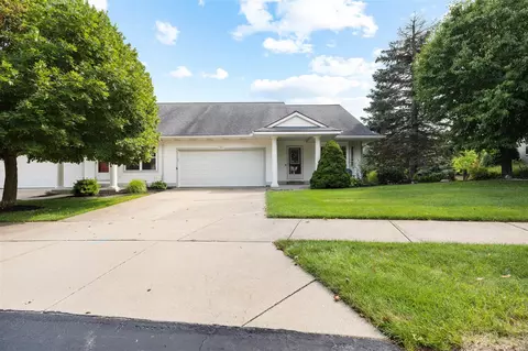 1380 E Pointe, Holland, MI 49423