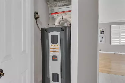 Entry Way - 592 Rolling Mdws, Hudson, MI 49247 photo 2 of 2