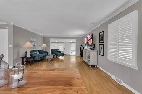 Living - 592 Rolling Mdws, Hudson, MI 49247 photo 4 of 6