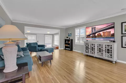 Living - 592 Rolling Mdws, Hudson, MI 49247 photo 5 of 6