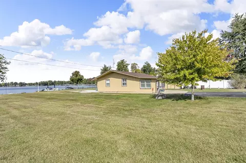 Exterior - 592 Rolling Mdws, Hudson, MI 49247 photo 6 of 16