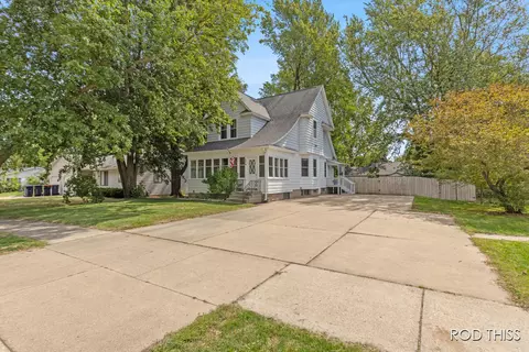 574 W 23rd, Holland, MI 49423