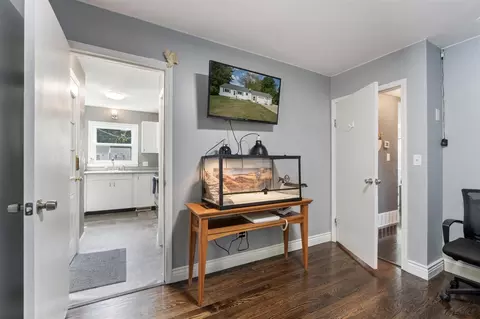 Entry Way - 430 Mcconnell, Jackson, MI 49201 photo 4 of 4