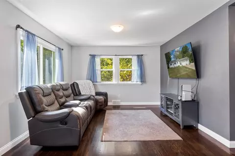Living - 430 Mcconnell, Jackson, MI 49201 photo 2 of 2