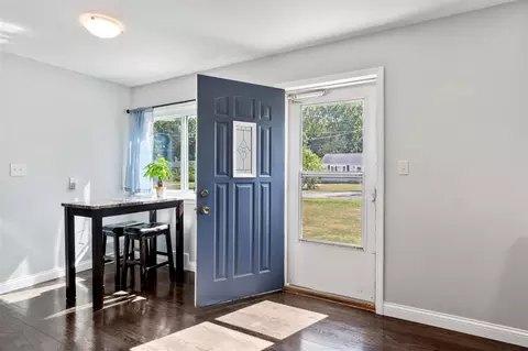 Entry Way - 430 Mcconnell, Jackson, MI 49201 photo 1 of 4