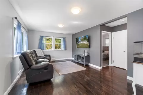 Living - 430 Mcconnell, Jackson, MI 49201 photo 1 of 2