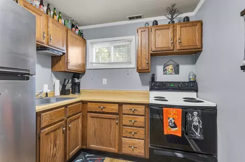 Kitchen - 606 Murphy, Jackson, MI 49202 photo 2 of 3