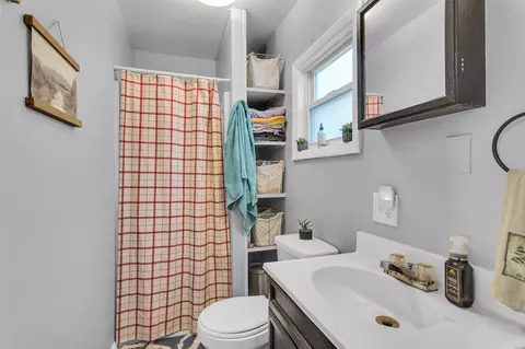 Bath - 606 Murphy, Jackson, MI 49202 photo 1 of 2