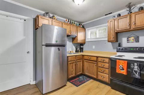 Kitchen - 606 Murphy, Jackson, MI 49202 photo 1 of 3