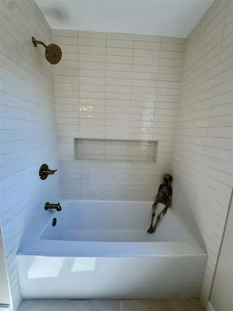 Bath - 3956 Highlander, Ann Arbor, MI 48108 photo 6 of 9