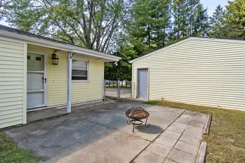 Exterior - 3010 E Ct, Jackson, MI 49201 photo 2 of 13