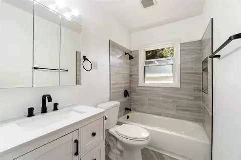 Bath - 3010 E Ct, Jackson, MI 49201 photo 1 of 3