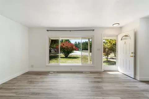 Living - 3010 E Ct, Jackson, MI 49201 photo 1 of 5