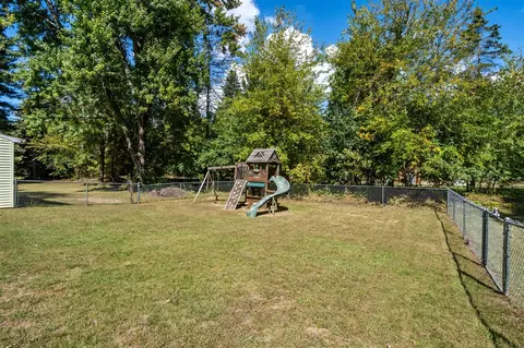 Exterior - 3010 E Ct, Jackson, MI 49201 photo 4 of 13