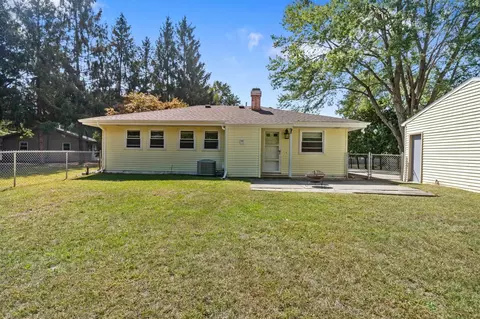 Exterior - 3010 E Ct, Jackson, MI 49201 photo 7 of 13