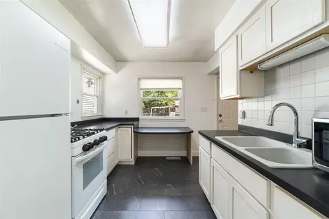 Kitchen - 3010 E Ct, Jackson, MI 49201 photo 1 of 3