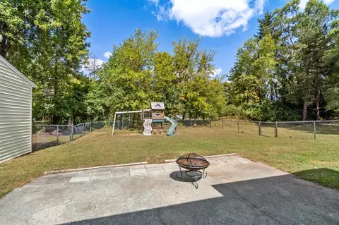 Exterior - 3010 E Ct, Jackson, MI 49201 photo 3 of 13