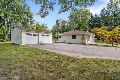 Exterior - 3010 E Ct, Jackson, MI 49201 photo 11 of 13