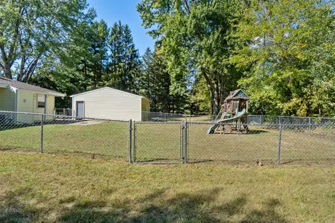 Exterior - 3010 E Ct, Jackson, MI 49201 photo 6 of 13