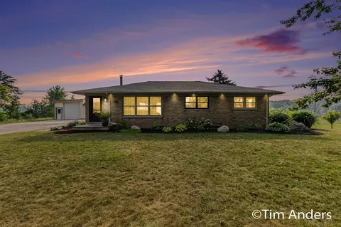 16420 8th, Marne, MI 49435