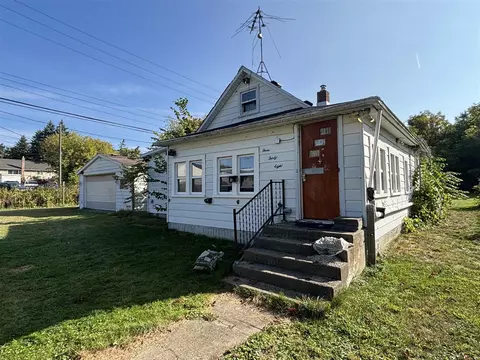 338 Donovan, South Lyon, MI 48178