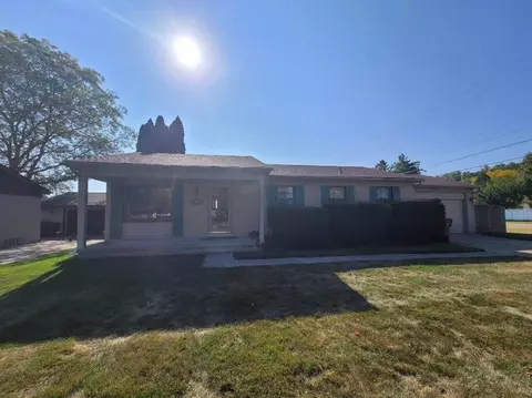 13104 Carnaby, Sterling Heights, MI 48313