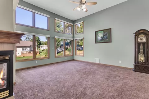 Living - 5038 Fieldstone, Jackson, MI 49201 photo 2 of 9
