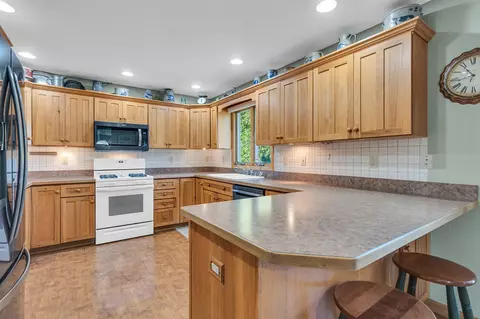 Kitchen - 5038 Fieldstone, Jackson, MI 49201 photo 1 of 4