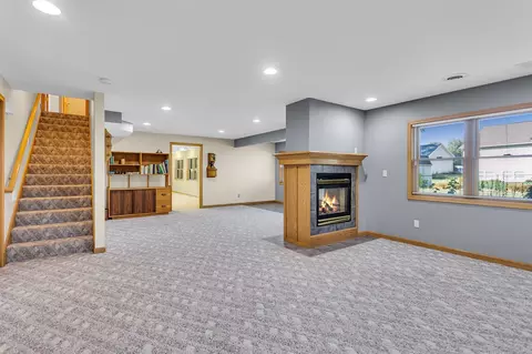 Living - 5038 Fieldstone, Jackson, MI 49201 photo 6 of 9