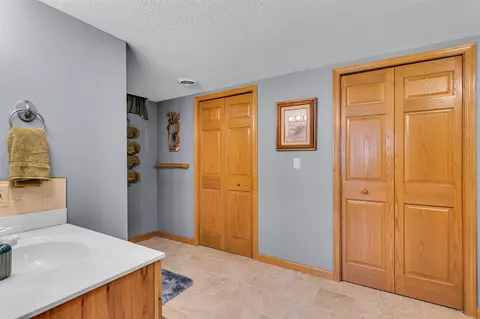 Bath - 5038 Fieldstone, Jackson, MI 49201 photo 7 of 9
