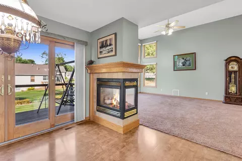 Living - 5038 Fieldstone, Jackson, MI 49201 photo 4 of 9