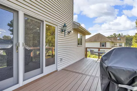 Exterior - 5038 Fieldstone, Jackson, MI 49201 photo 5 of 9