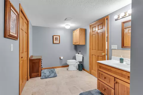 Bath - 5038 Fieldstone, Jackson, MI 49201 photo 9 of 9
