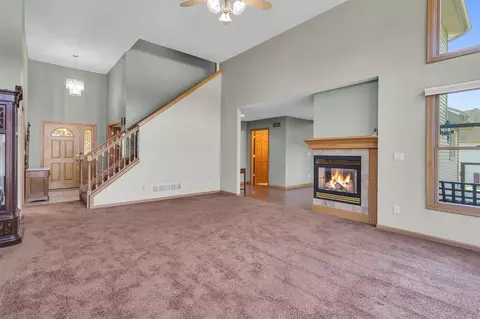 Living - 5038 Fieldstone, Jackson, MI 49201 photo 3 of 9