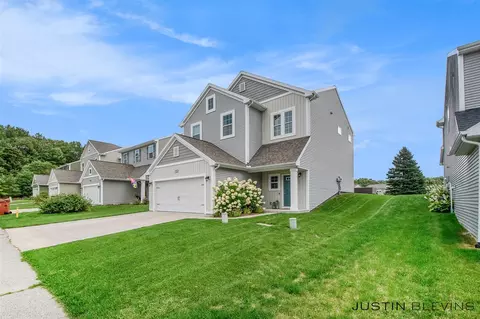 1352 Highland, Lowell, MI 49331