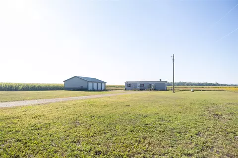 1433 W Peck Lk, Ionia, MI 48846