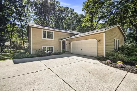 2170 Eagle, Holland, MI 49424