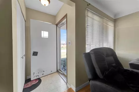 31293 Gilbert, Warren, MI 48093 photo 4