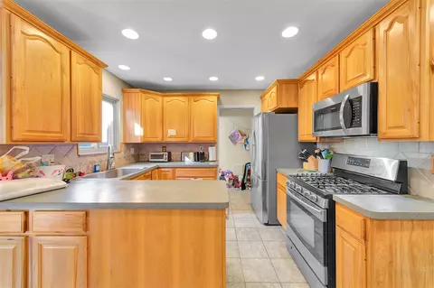 31293 Gilbert, Warren, MI 48093 photo 10