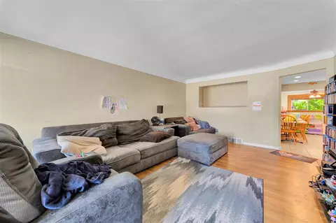 31293 Gilbert, Warren, MI 48093 photo 6