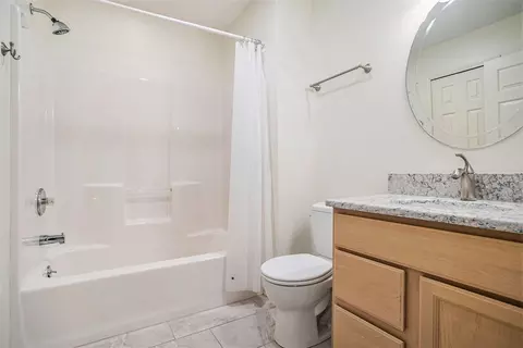 Bath - 203 Eastman, Marshall, MI 49068 photo 1 of 3