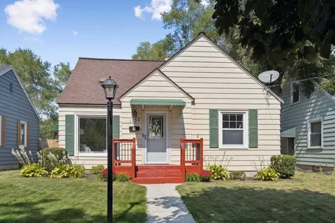 1137 Hoyt, Grand Rapids, MI 49507