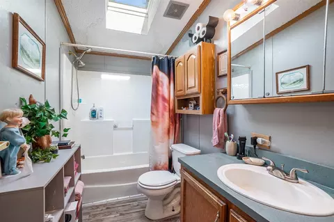 Bath - 1818 E 58th, Newaygo, MI 49337 photo 2 of 2