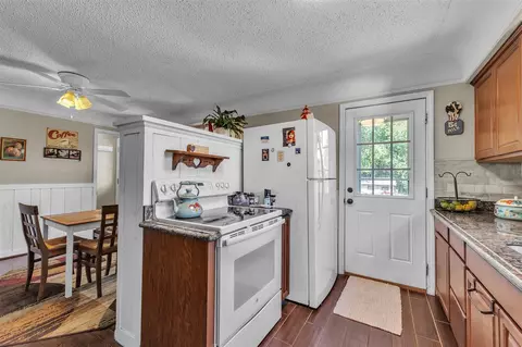 Kitchen - 38136 Van Born, Wayne, MI 48184 photo 4 of 5