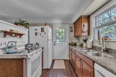 Kitchen - 38136 Van Born, Wayne, MI 48184 photo 2 of 5